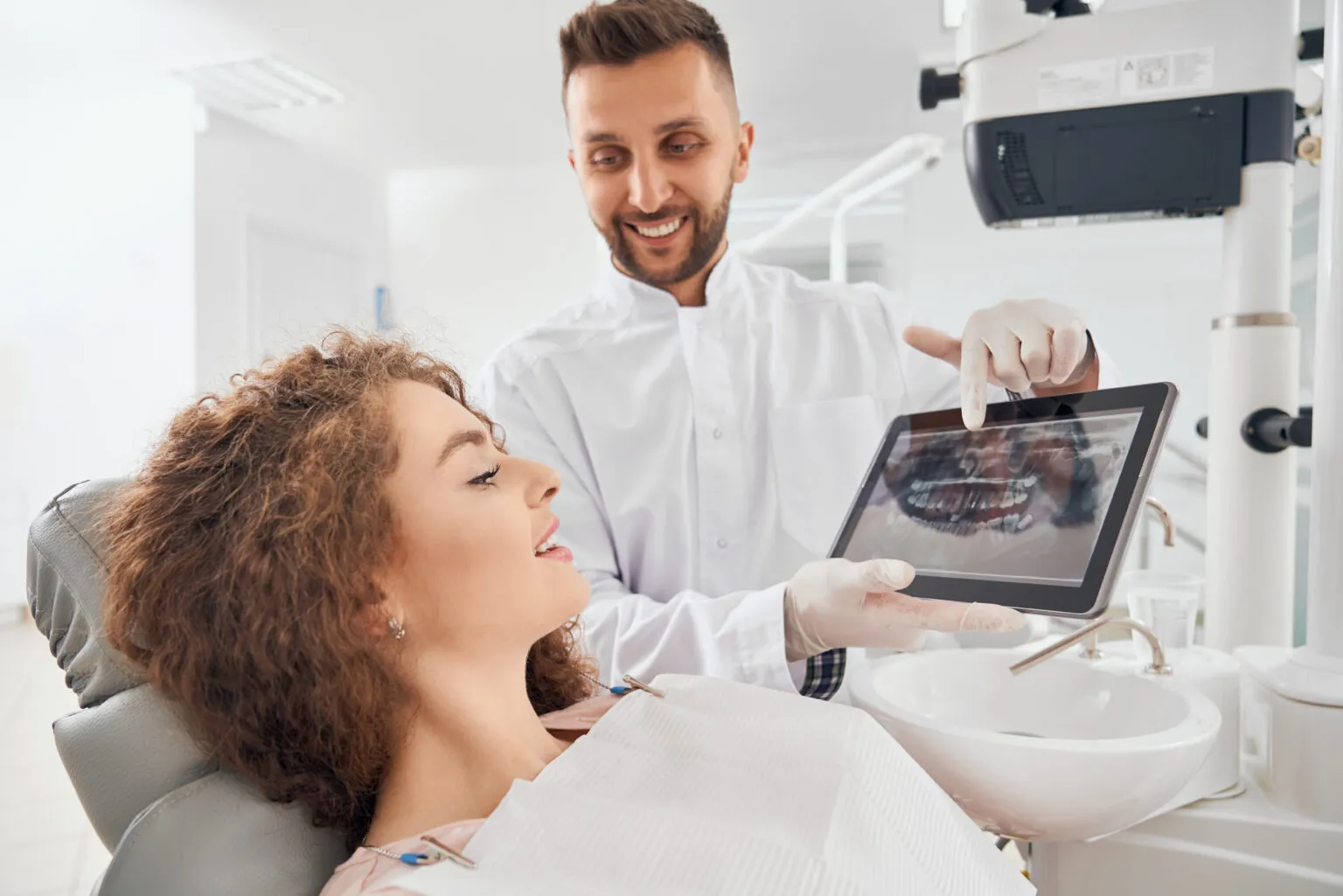 Diagnóstico digital 3D con radiografías en tablet